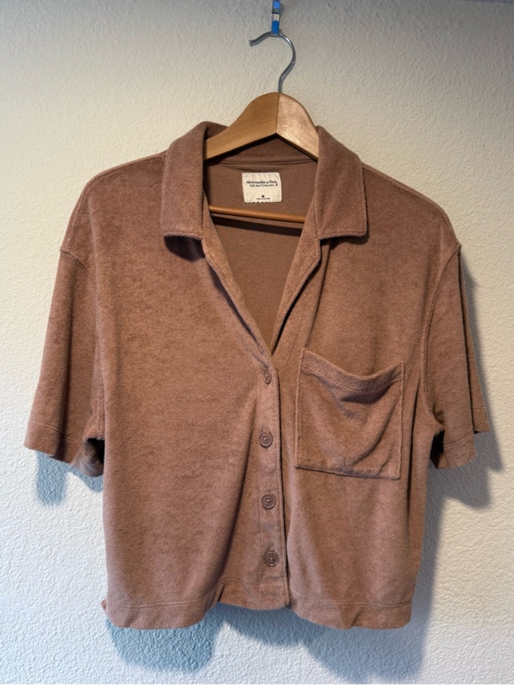 ABERCROMBIE & FITCH Soft A F Collection One Pocket Terrycloth Cropped Button Up - Picture 2 of 5
